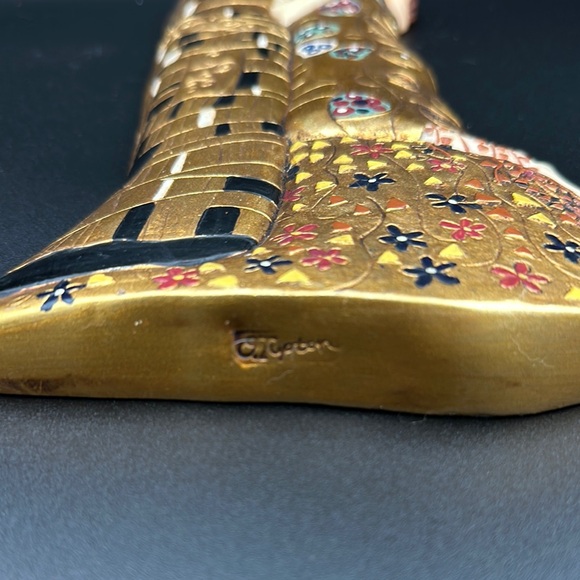 Gold Gustav Klimt Inspired Decorative Sculpture “The Kiss” Iconic Masterpiece - Picture 9 of 12